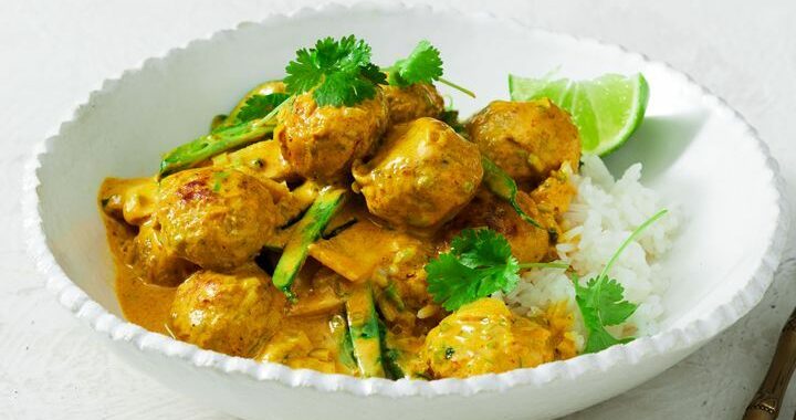 Curry thaïlandais de boulettes de viande de porc jaune