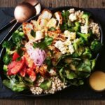 Salade tiède de poulet et de brocoli avec vinaigrette au pamplemousse