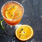 Crush de gin à l’orange, au fruit de la passion et au thym