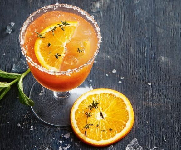 Crush de gin à l'orange, au fruit de la passion et au thym