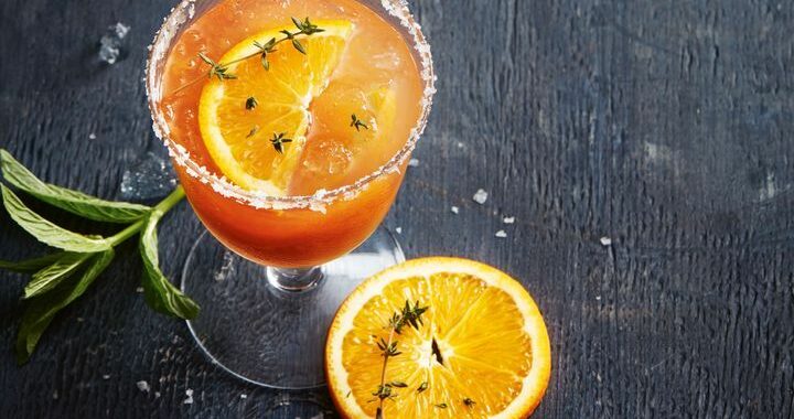 Crush de gin à l’orange, au fruit de la passion et au thym