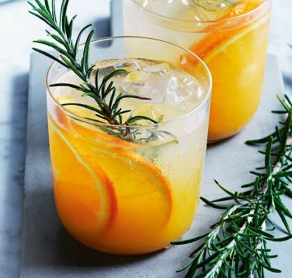Gin tonic à l'orange et au romarin