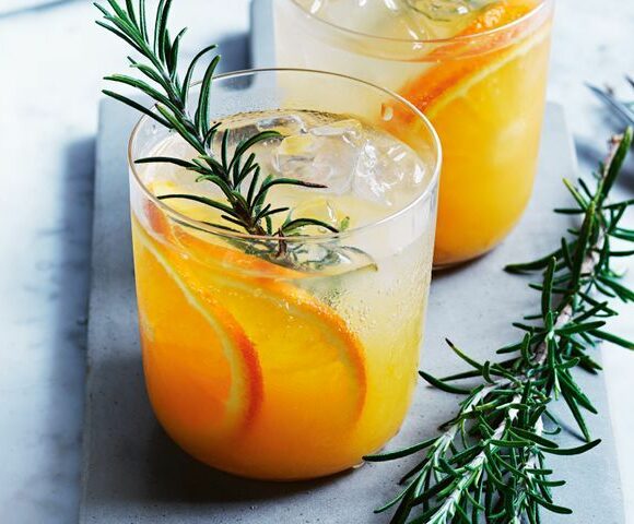 Gin tonic à l'orange et au romarin