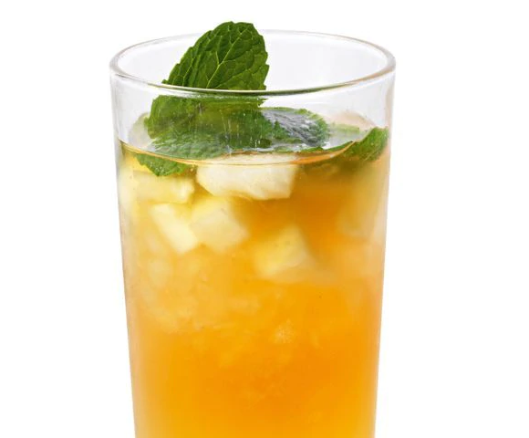 Cocktail au rhum et à l'ananas